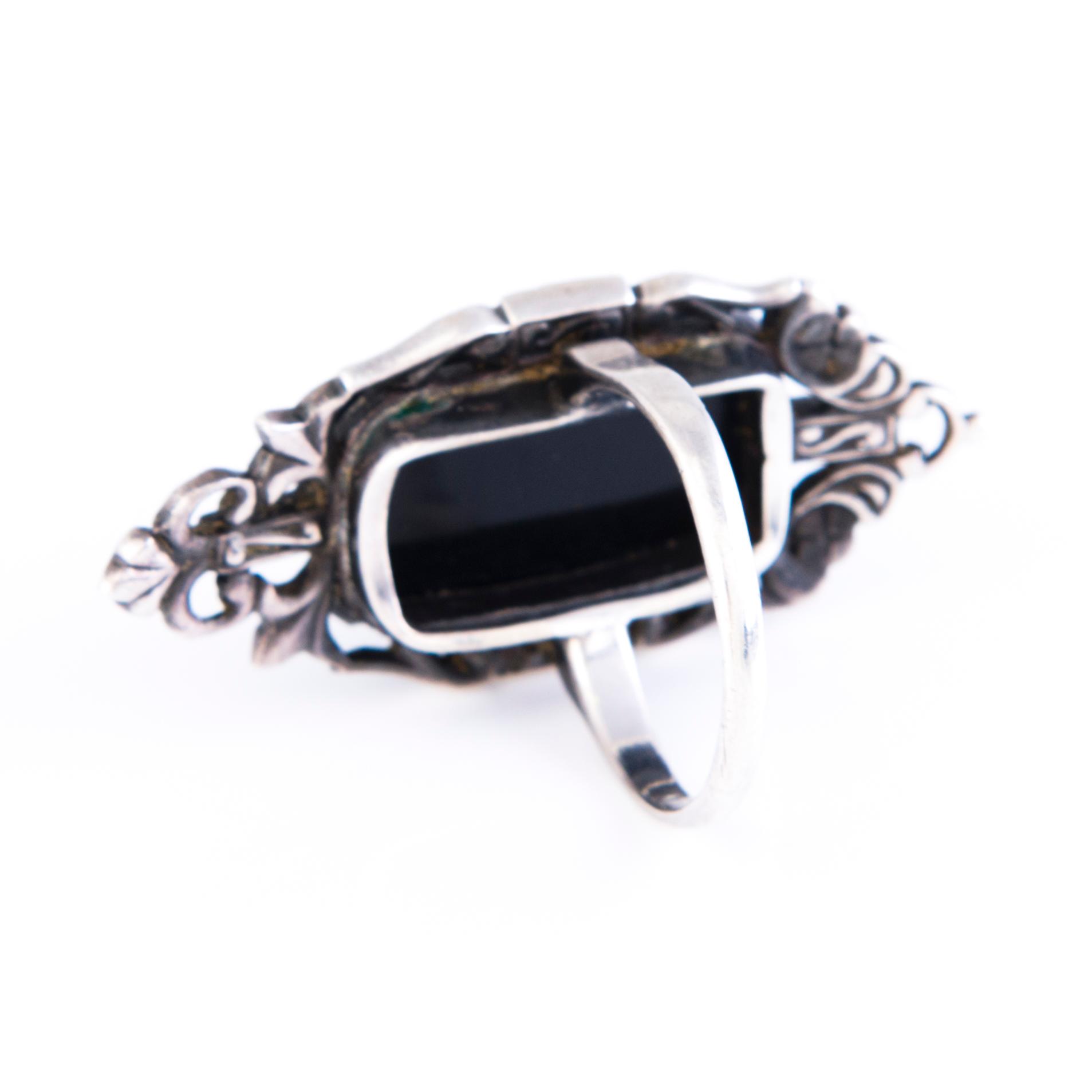 Four Art deco jewelry, ring, pendant necklace and earrings in silver.