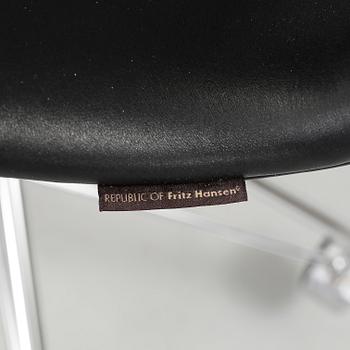 SKRIVBORDSSTOL, Arne Jacobsen "Sjuan", Fritz Hansen. 2013/2014.