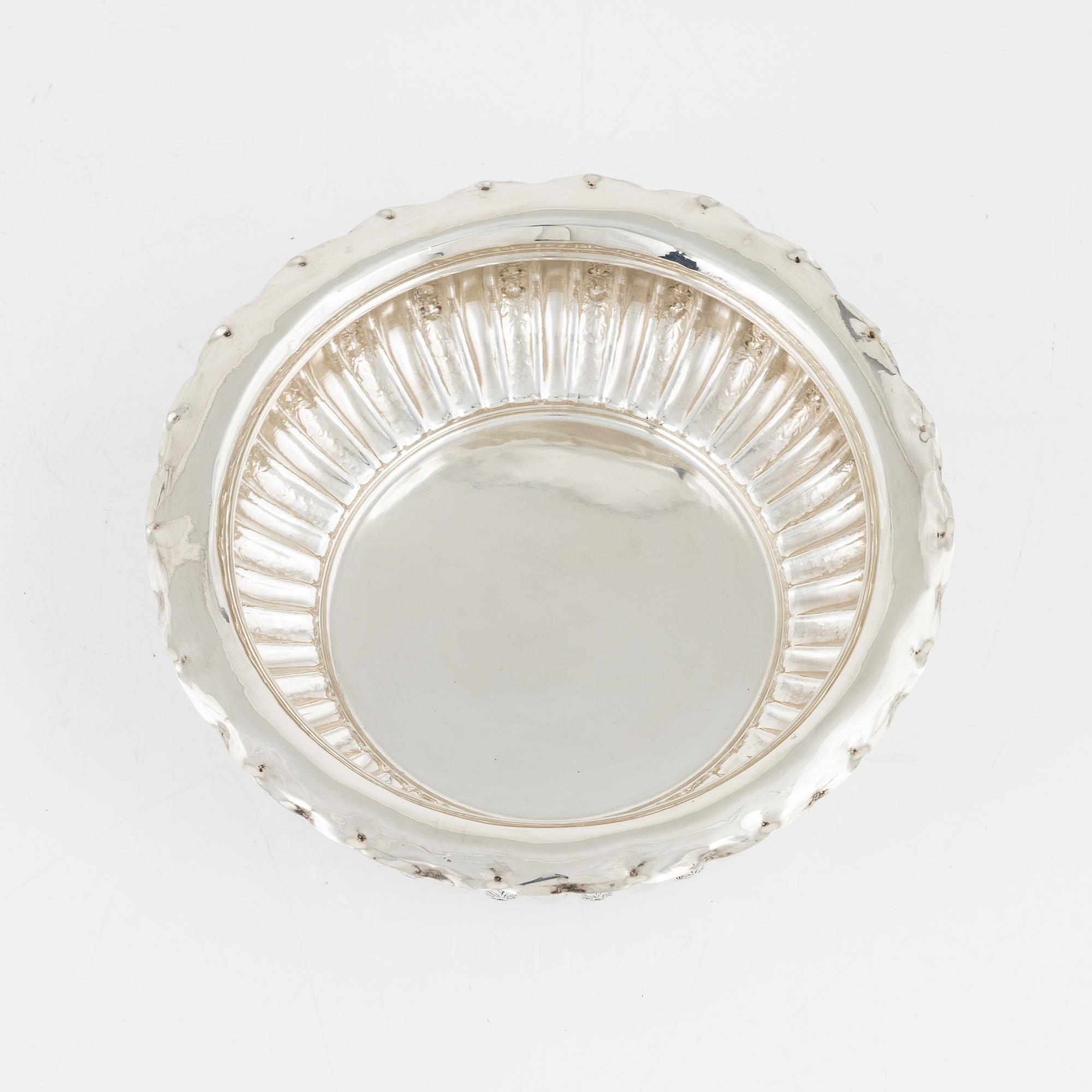A silver jardinere, mid 20th Century.