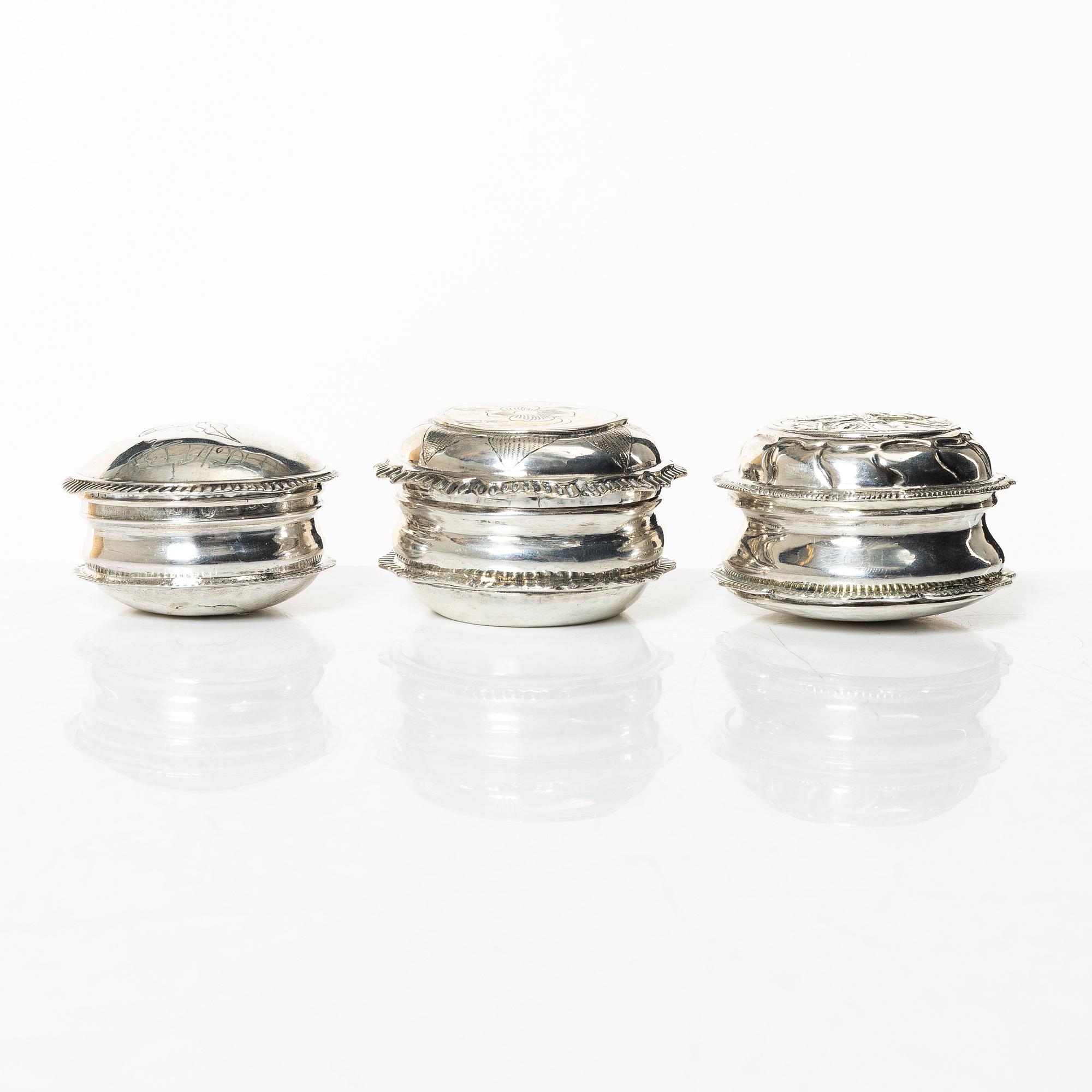 Kyrkdosor, tre stycken, silver, 17-1800-tal.