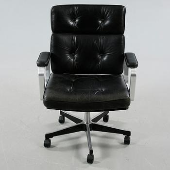 A 1970/80s office chair by Karl Erik Ekselius.