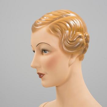 SKYLTDOCKA, 1900-talets mitt.
