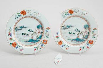 TALLRIKAR, 1 par, porslin, Kina, Qianlong 1736-1795.