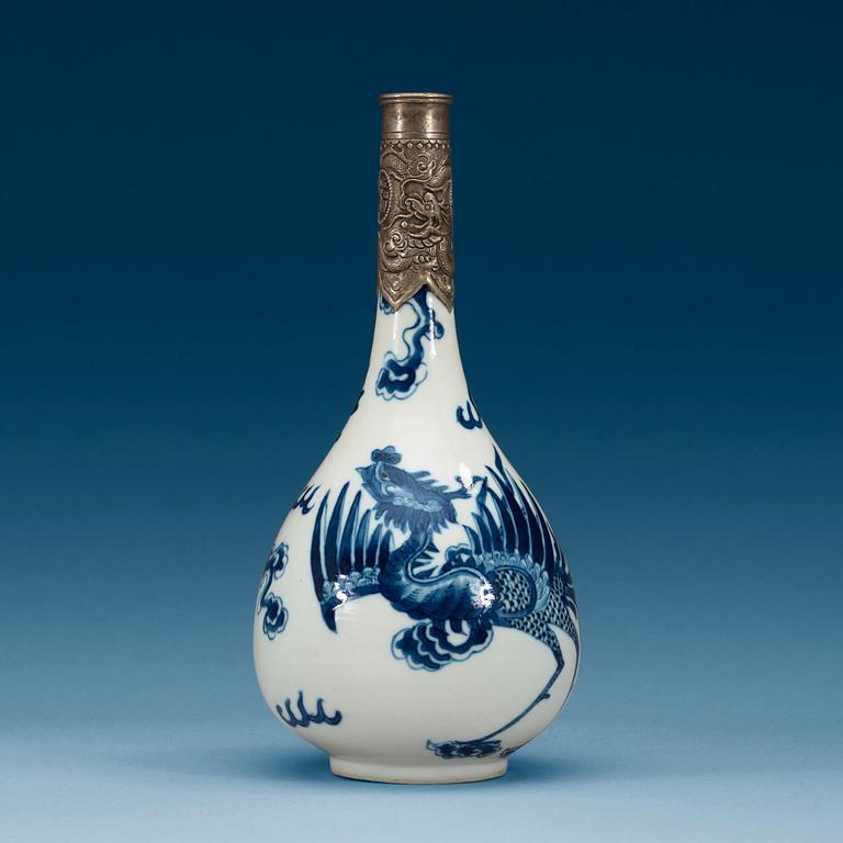 A blue and white vase, Qing dynasty.