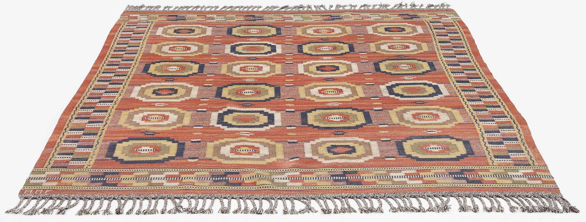 Märta Måås-Fjetterström, a 'Röda åttan' carpet, flat weave, c. 267 x 202 cm, signed MMF.