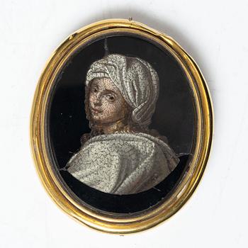 Dosa med lock, förgyllt silver, CG Hallberg, Stockholm 1917.