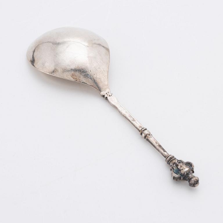 Sked med dubbel kerubknopp, silver, icke identifierad bomärke/mästarstämpel, Skandinavien 1600-tal.