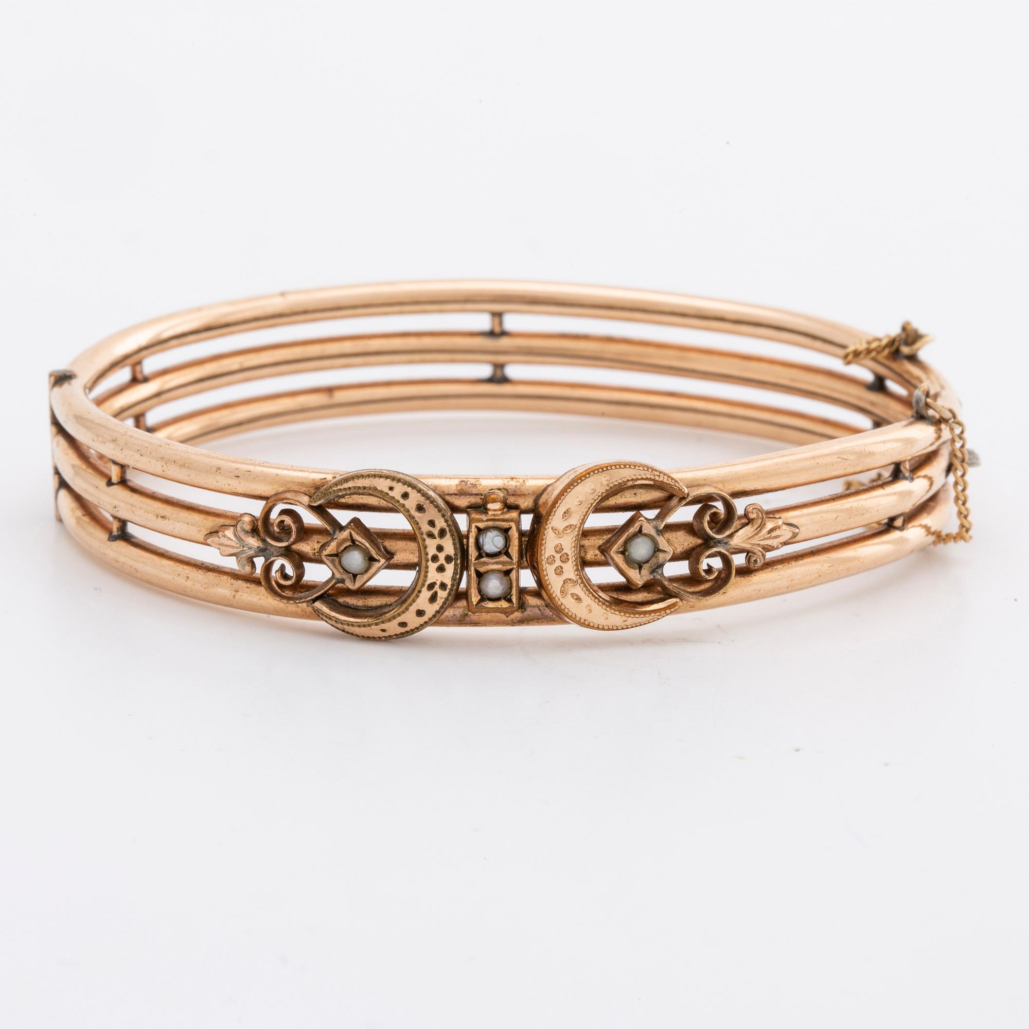 BANGLE, 14K gold and lower, seed pearls, hinge mechanism.