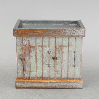 An early 20th Century zink.