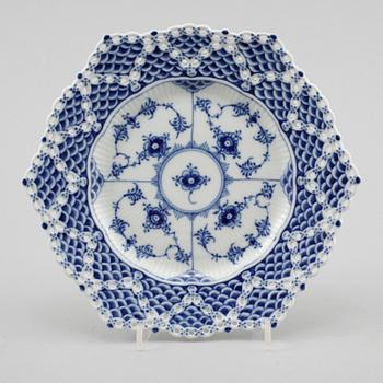 ASSIETT, porslin, modell 1094, "Musselmalet", Royal Copenhagen, 1900-tal.