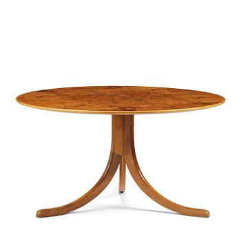 447. Josef Frank, a walnut veneered table model 1028, Firma Svenskt Tenn, pre 1985.