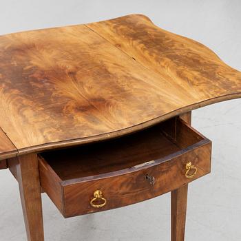 A mahogany drop leaf table from around the year 1900.