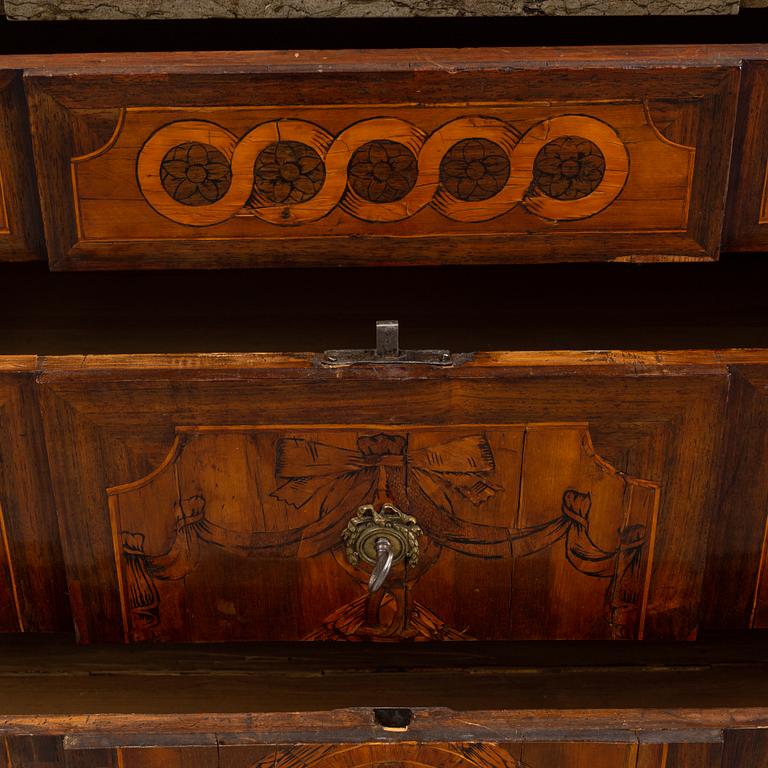 Jonas Hultsten, A Gustavian chest of drawers in the manner of Jonas Hultsten.