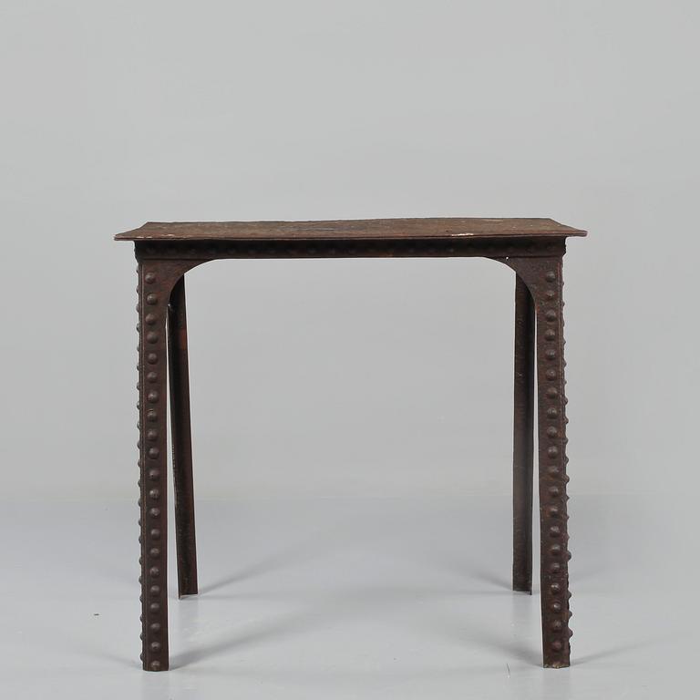 TRÄDGÅRDSBORD, Frankrike, 2000-tal.