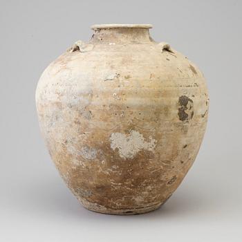 A large jar, presumably Ming dynasty.