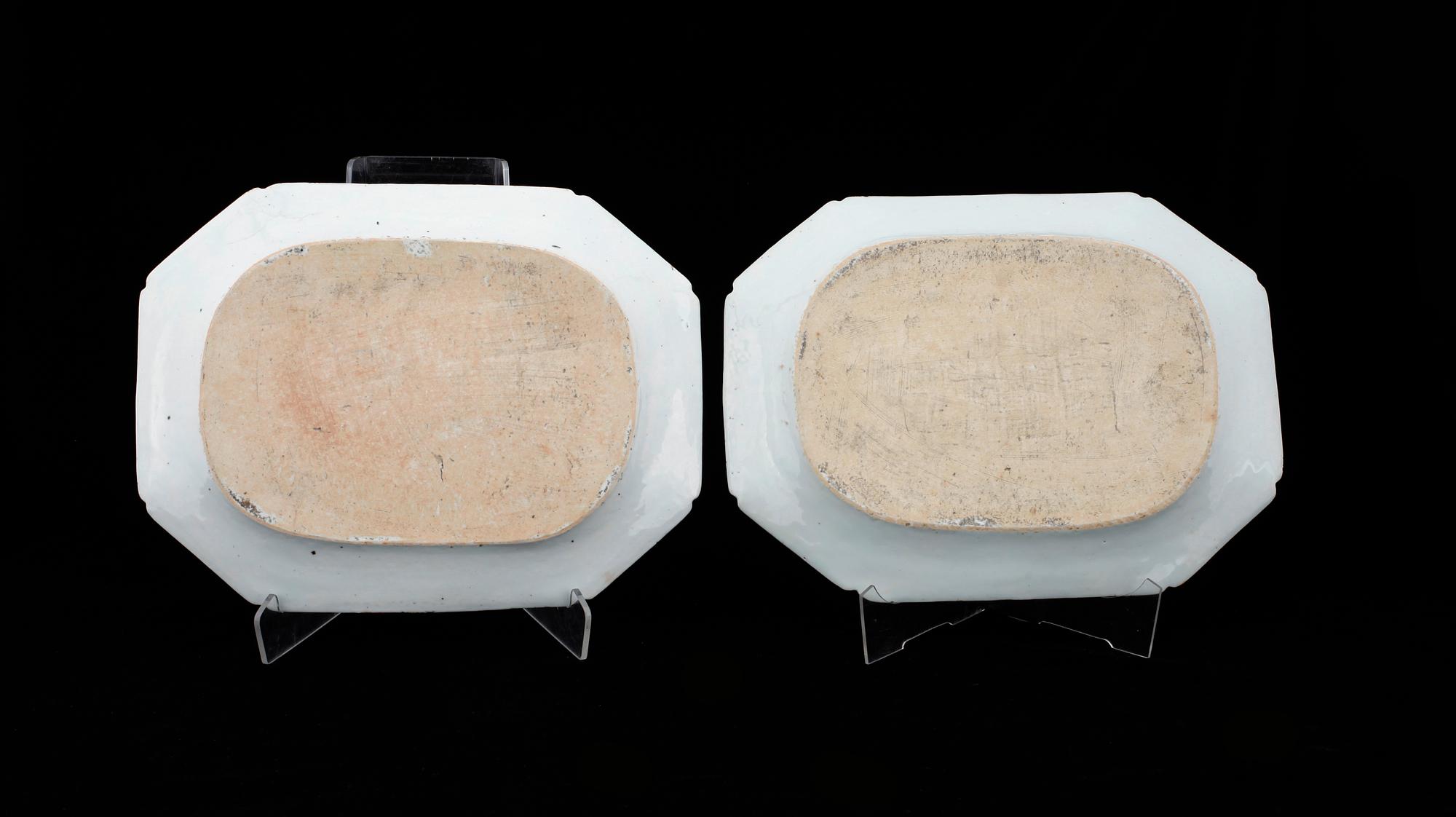 STEKFAT, ett par snarlika, porslin, Qianlong, Kina 1700-tal.