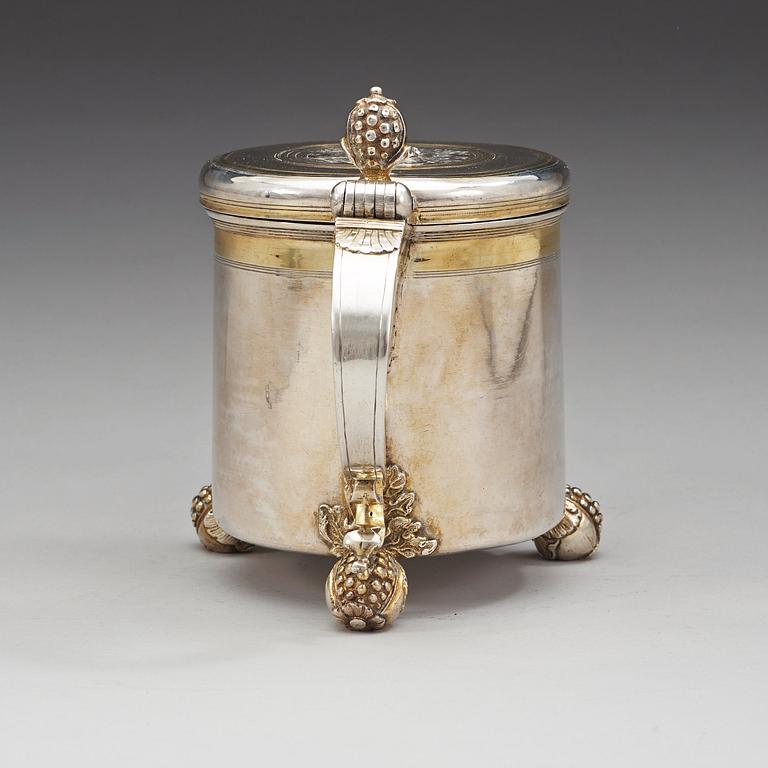 A Baltic early 18th century parcel-gilt tankard, marks possibly of Franz Johann Dreyer, Reval (1664-1714).