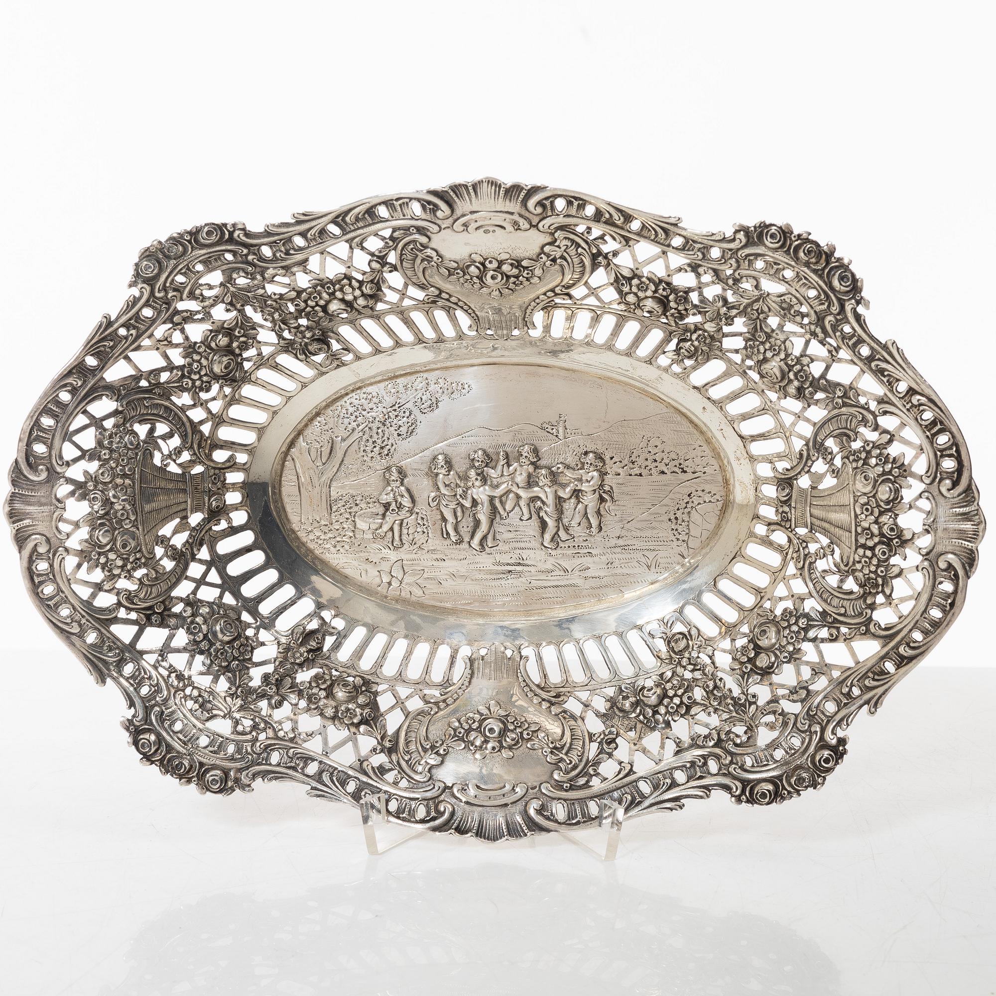 A silver bread basket, Swedish import mark, circa 1900.