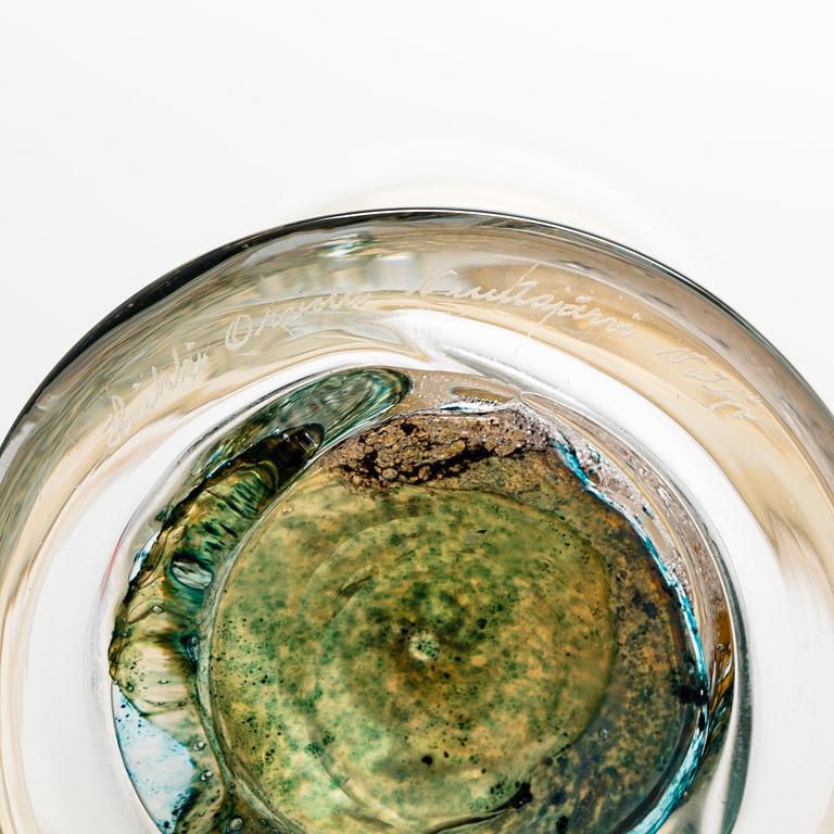 Heikki Orvola, A 1970s glass goblet, signed Heikki Orvola Nuutajärvi Notsjö.