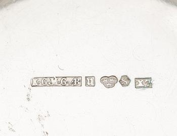 BÄGARE, 2 st, silver, svenska stämplar, 1924/26. Vikt ca 183 gram.