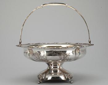 BRÖDKORG, silver, Auran Kultaseppä, Åbo 1947. Tot.vikt ca 752 g.