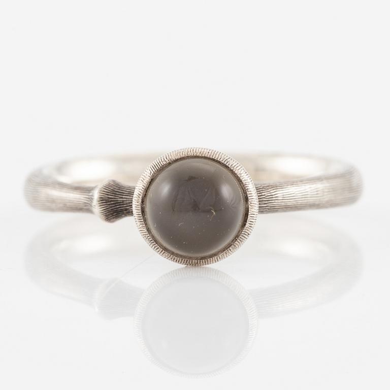 Ole Lynggaard, ring, "Lotus", silver, with cabochon-cut grey moonstone.