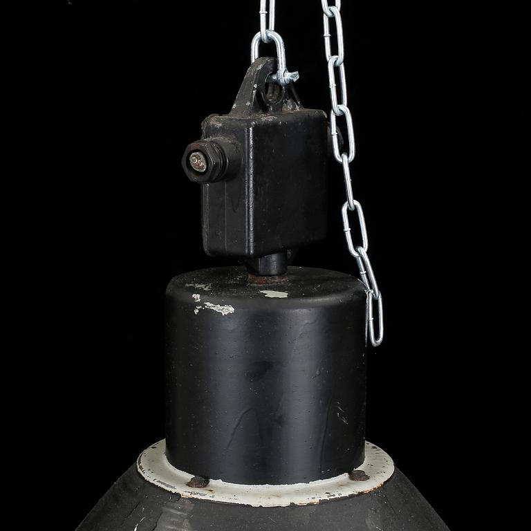 TAKLAMPA, industri, omkring 1900-talets mitt. Höjd 70 cm.