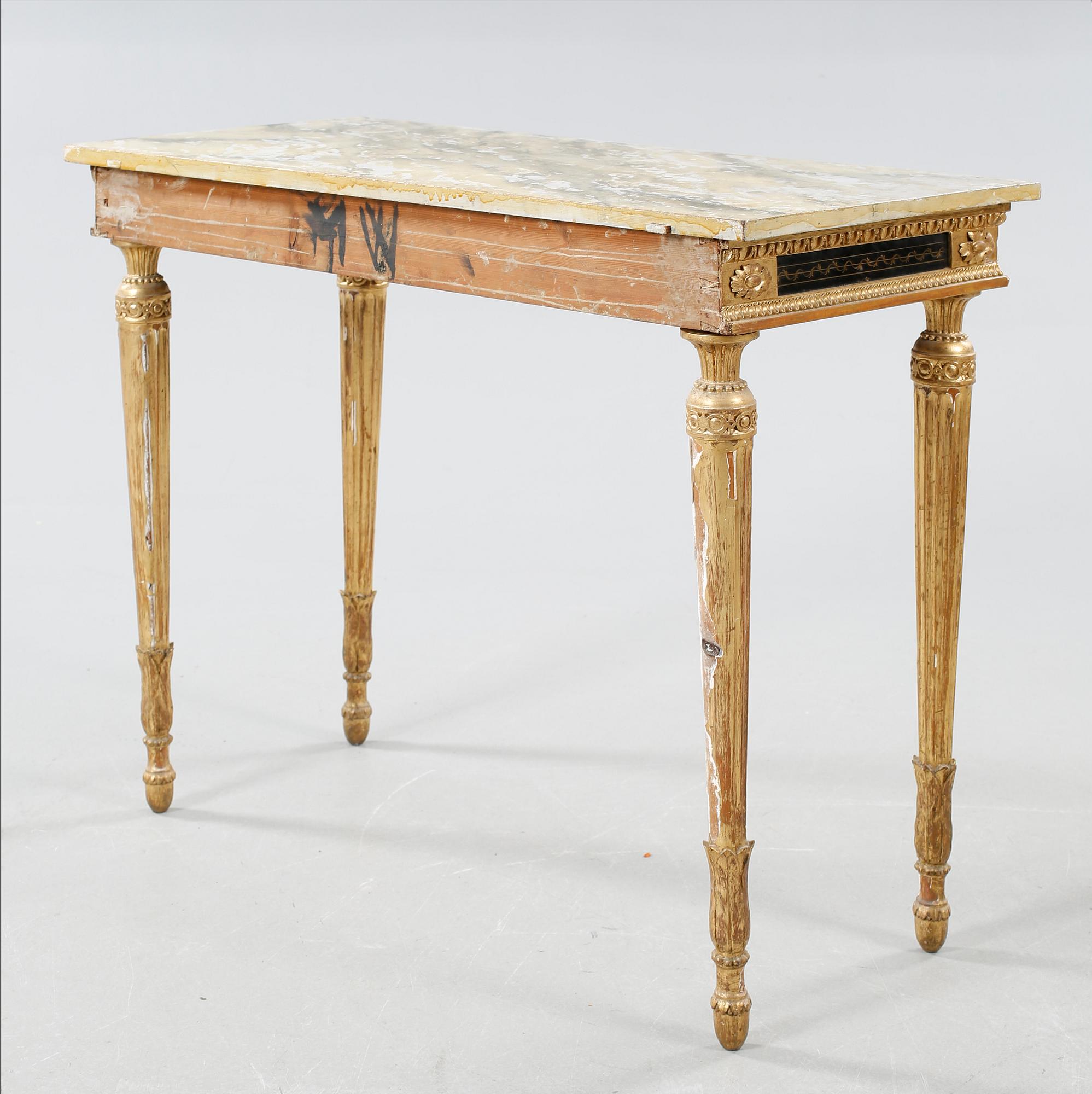A late Gustavian table , around the year 1800.