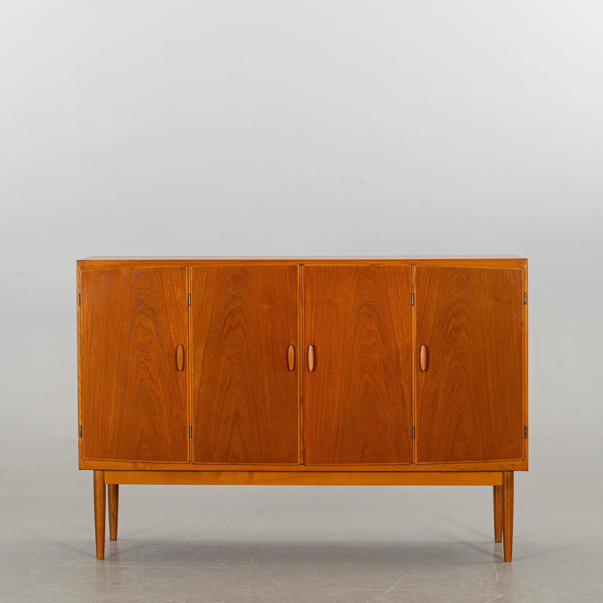 A SWEDISH MID 20TH CENTURY SIDEBOARD, H M Nordéns Möbelaffär.