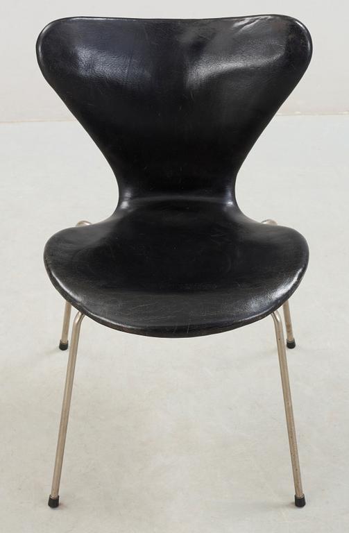 STOL, "Sjuan", Arne Jacobsen, Fritz Hansen, formgiven 1955.