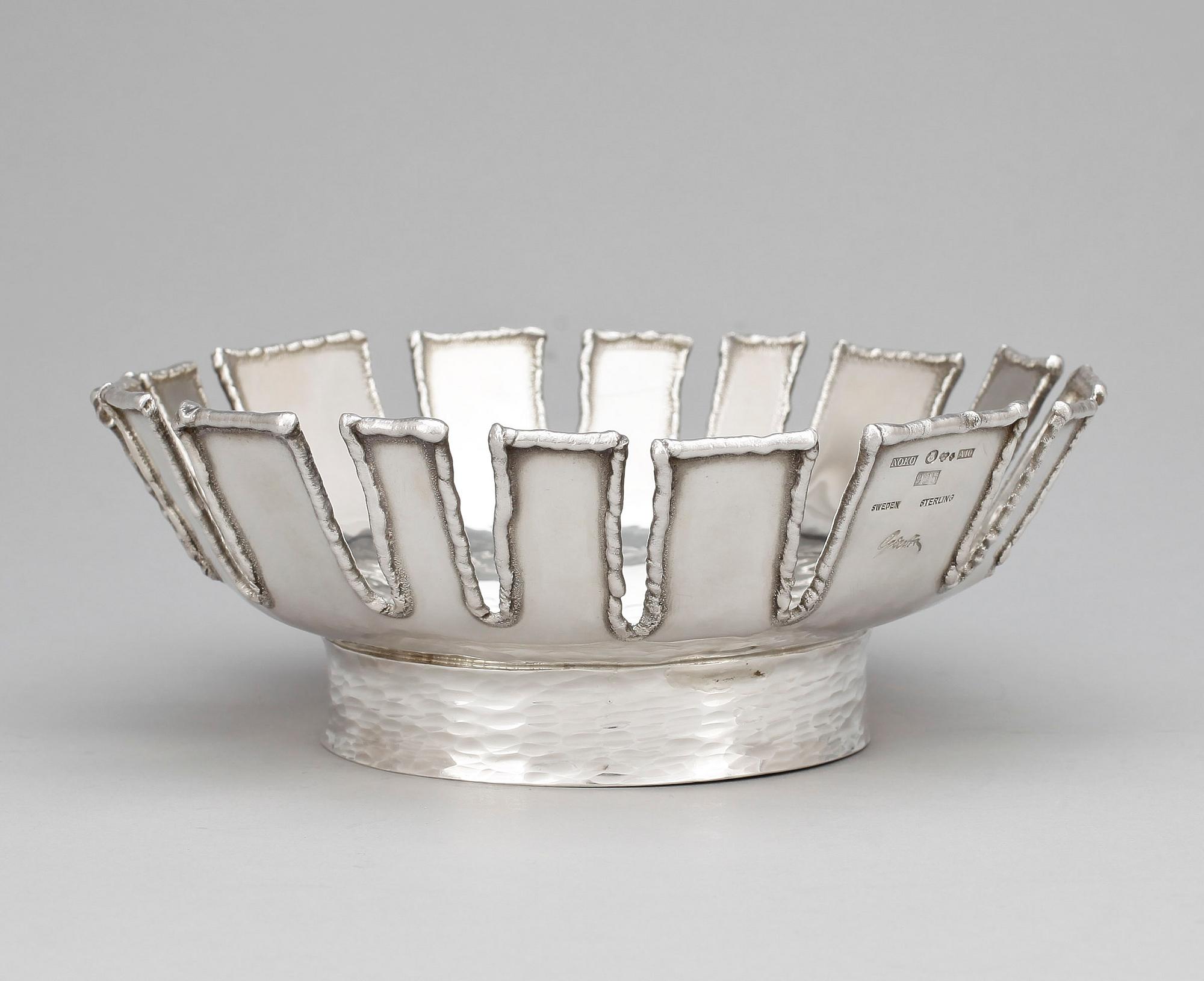 SKÅL, sterling silver, Claes Giertta, Stockholm, 1975. Vikt ca 539g.