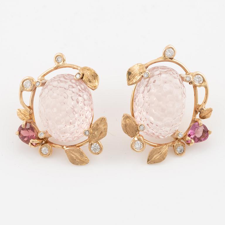 Earrings, Mandelstam, 18K gold with carved rose quartz, pink tourmalines, and brilliant-cut diamonds.
