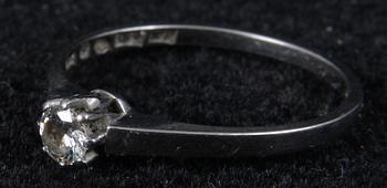 RING, vitguld samt 1 briljantslipad diamant.