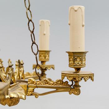 TAKAMPLAR, 1 par, förgylld brons, gotisk stil, 1800-talets första hälft. Höjd ca 100 cm.