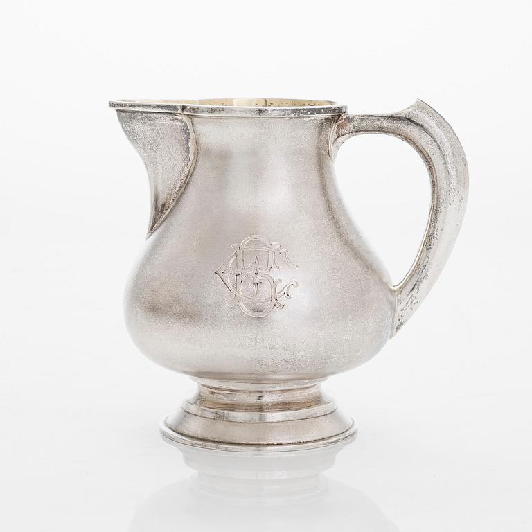 A four-piece silver coffee set, St. Petersburg 1887, original fitted box from Khlebnikov. Sugar tong, Moscow around 190.