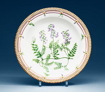 1380. A Royal Copenhagen 'Flora Danica' charger, Denmark, 1890's.