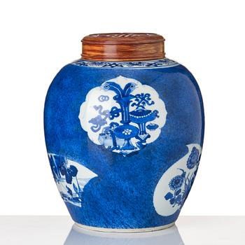 A blue and white jar, Qing dynasty, Kangxi (1662-1722).