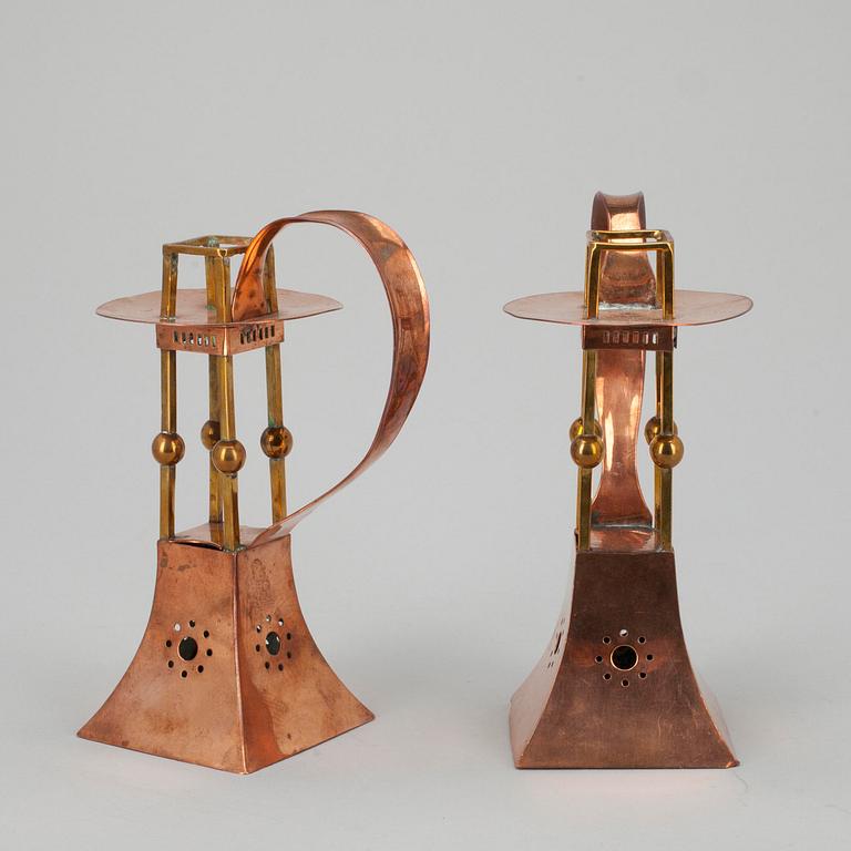 LJUSSTAKAR, ett par, jugend, koppar samt mässing, Carl Deffner, Esslingen, Tyskland 1900-talets början.