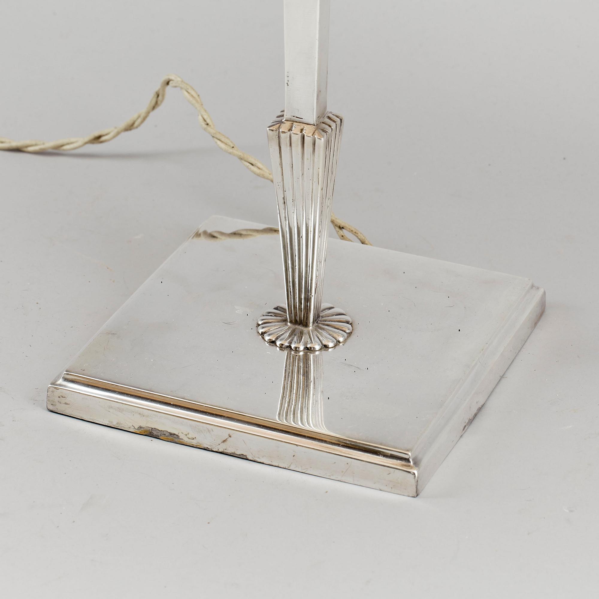 BORDSLAMPA, nysilver, CG Hallberg, Stockholm, 1920-30-tal.