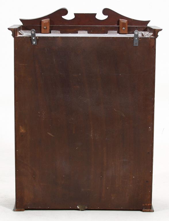 VÄGGSKÅP, engelsk stil, 1900-talets första hälft.