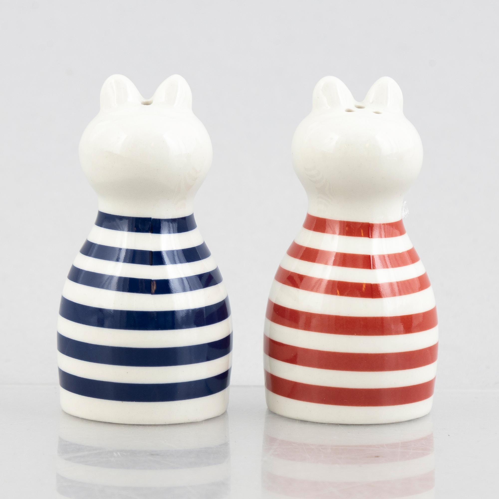 Lisa Larson, ljusstakar, 6 st, ljuslykta samt salt- och pepparströare, stengods och majolika, bl.a. Höganäs.