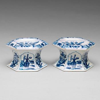 913. A pair of blue and white salts, Qing dynasty, Qianlong (1736-95).