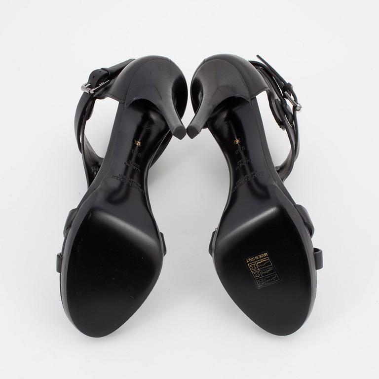 RALPH LAUREN, a pair of black leather sandals. Size US 8 1/2.