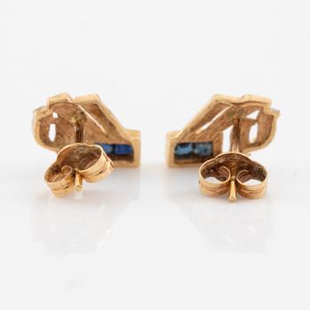 Örhängen, ett par, 18K guld med safirer.