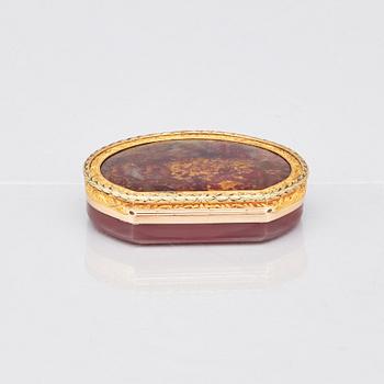 Dosa, agat och tvåfärgat guld, sannolikt fransk, 1800-tal.
