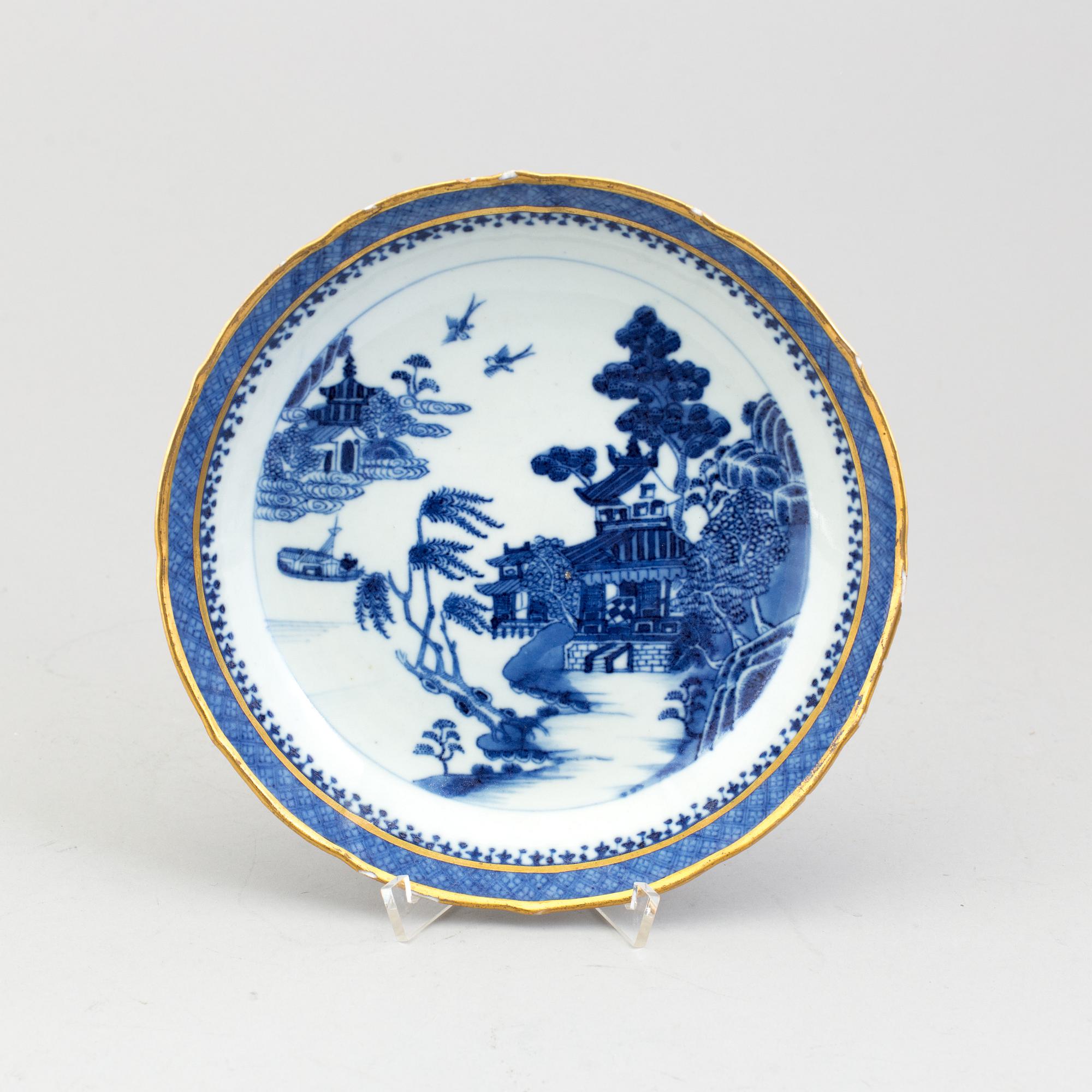 A set of four Chinese plates and a bowl, 18th century.