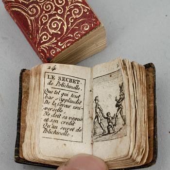 MINIATYRBÖCKER, 3 st, bla "Le petit Chasseur Almanach 1809", Paris.