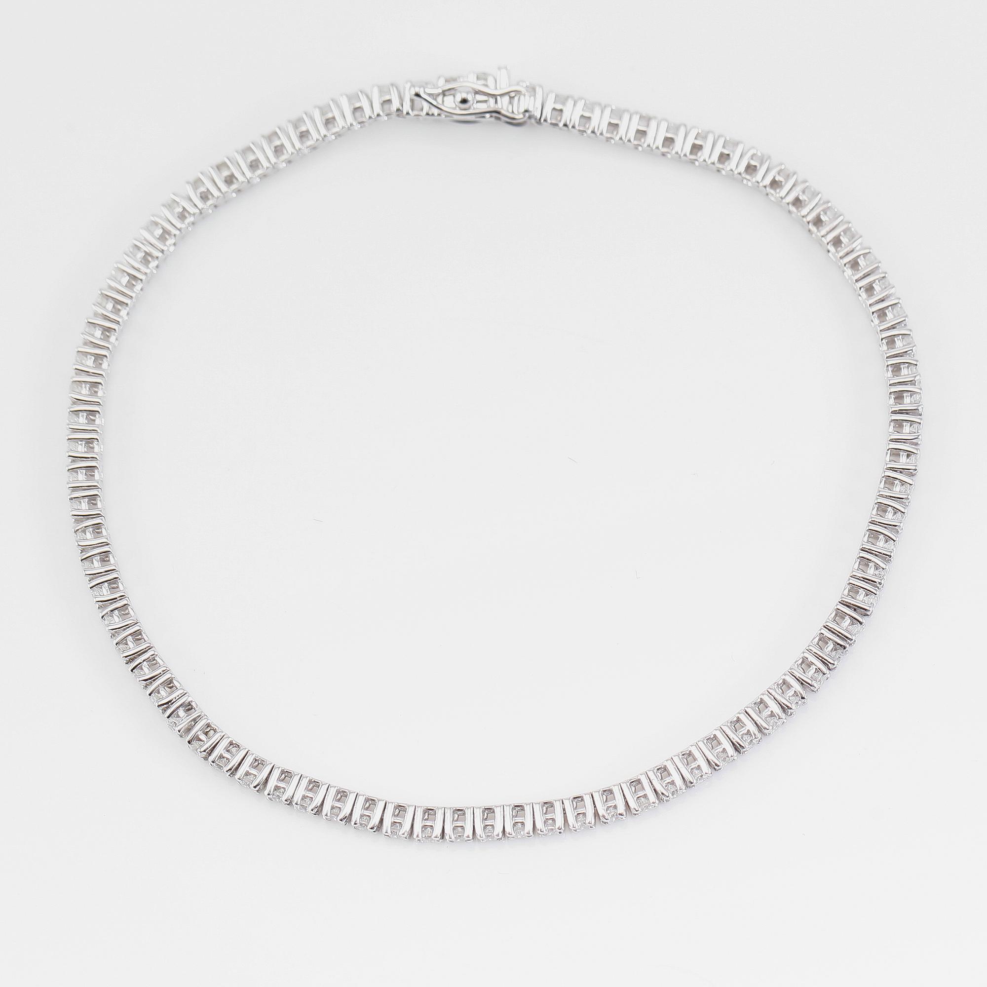 ARMBAND, 18K vitguld och diamanter tot ca 1.56 ct.