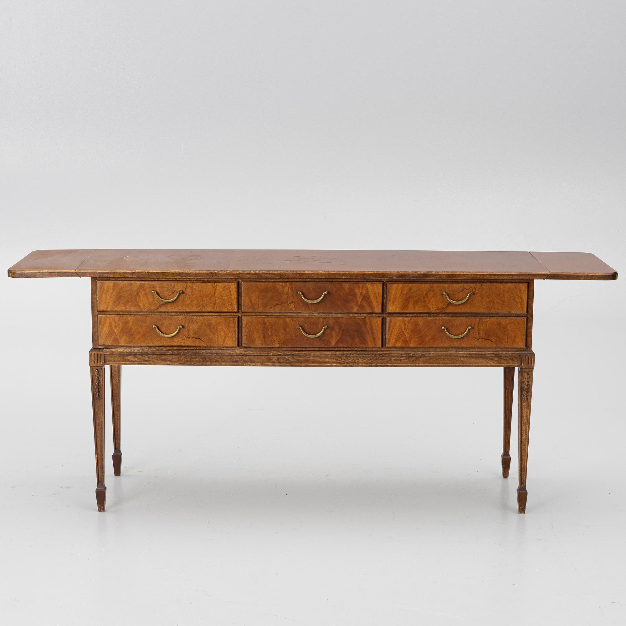 Sideboard/serving sideboard, English style, first half of the 20th century.