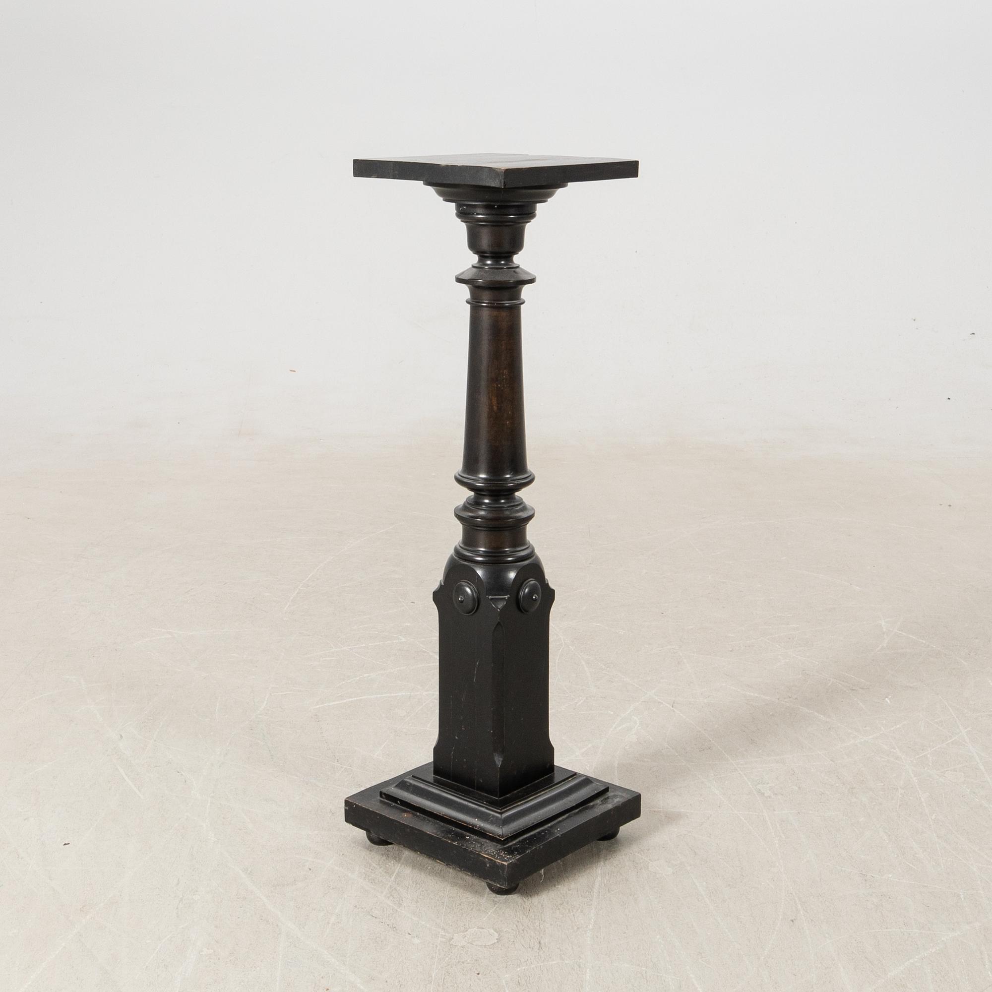 Pedestal early 20th century.